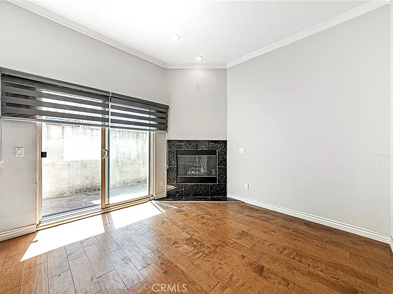 2345 Montrose Ave #2 — Photo 8