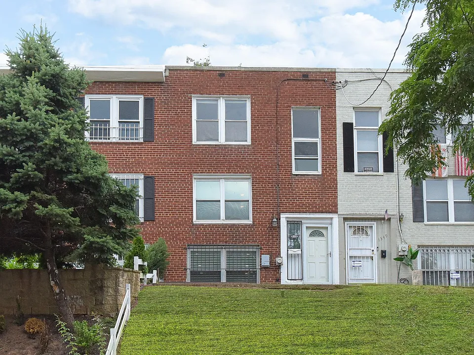 1351 Morris Rd SE