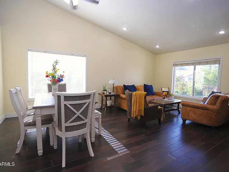 1317 E San Angelo Ave — Photo 8