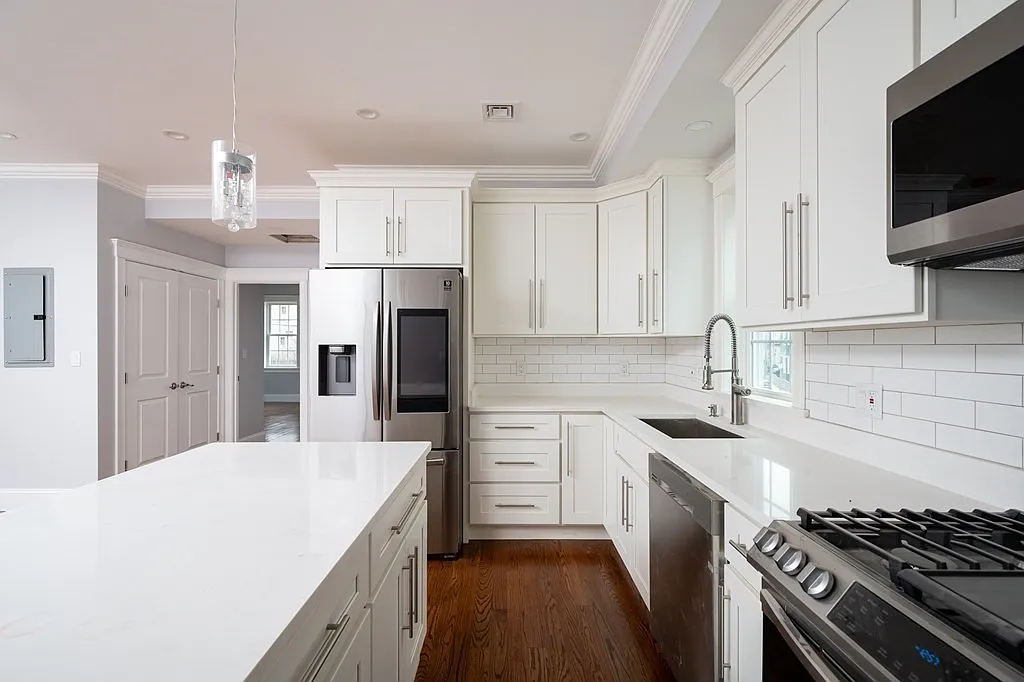 2 bed, 1015 sqft, $3,400 — Photo 3