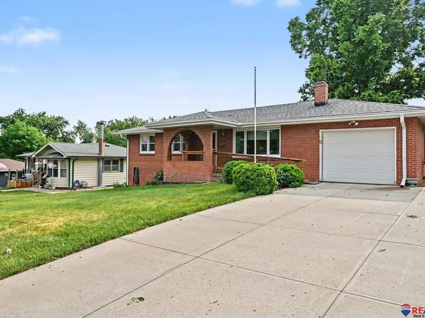1107 Oke St, Papillion, NE 68046