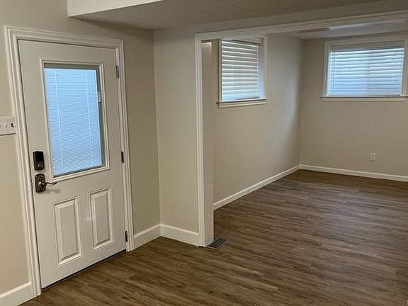 4th image of 1111 E Elgin Ave #B