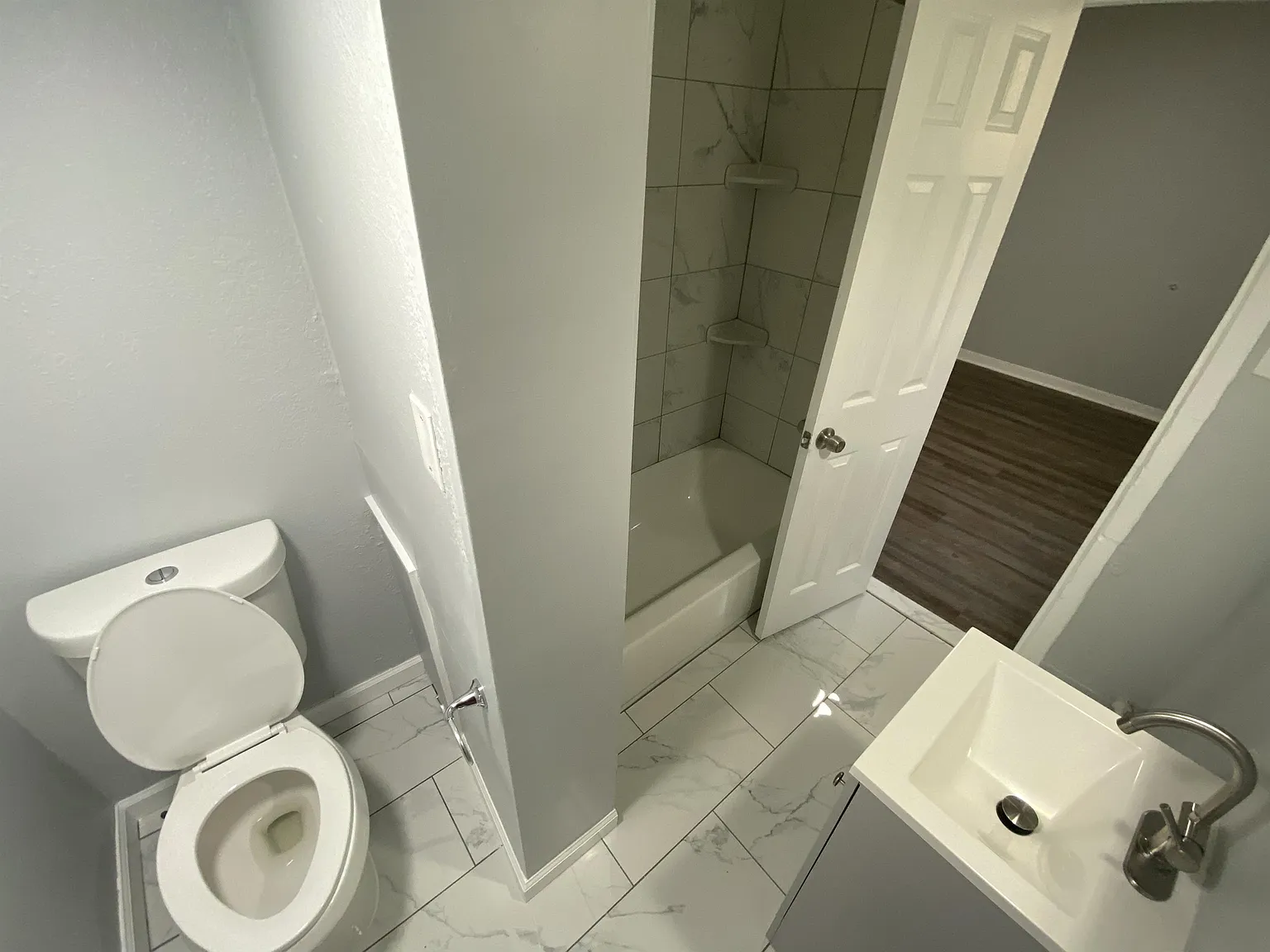 1230 Chestnut St - D — Photo 2