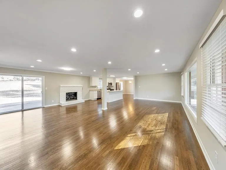 909 Rosedale Dr — Photo 5