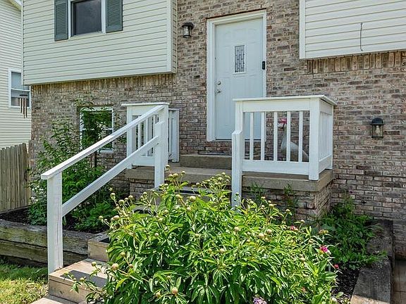 2nd image of 1401 W Woodhill Dr