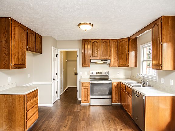 3rd image of 1715 Kensington Dr
