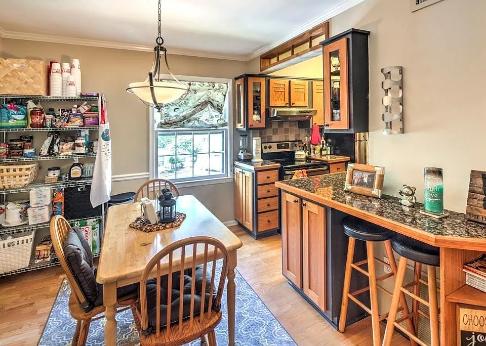 59 Monet Ct NW