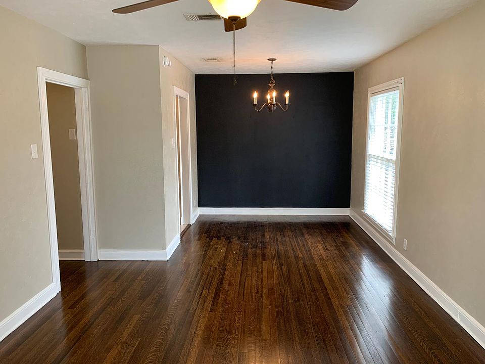 Use your imagination to customize this chalkboard wall!