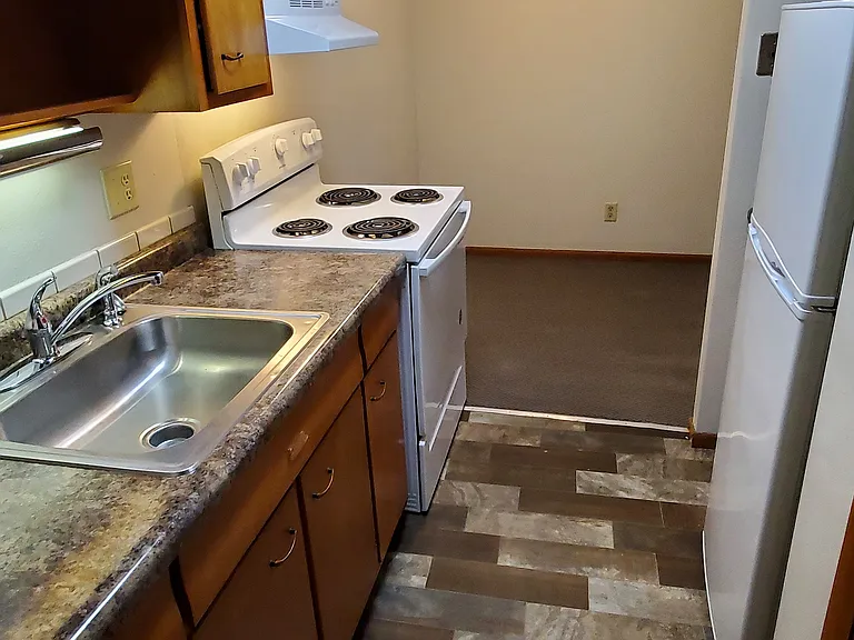 Ellis Apartments — Photo 13