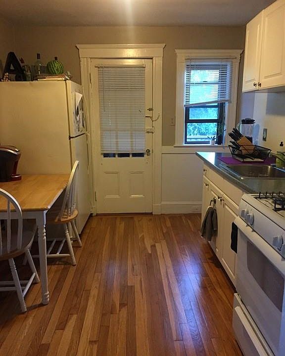 2nd image of 126 Bridge St #4