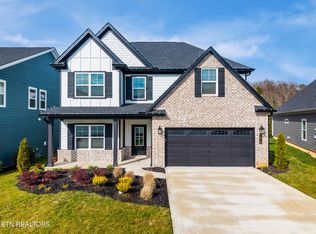 1816 Melton Meadows Dr, Maryville, TN 37803