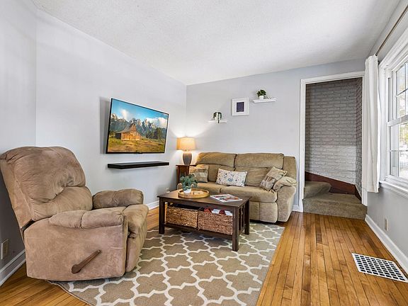 5th image of 1706 Buchanan St NE