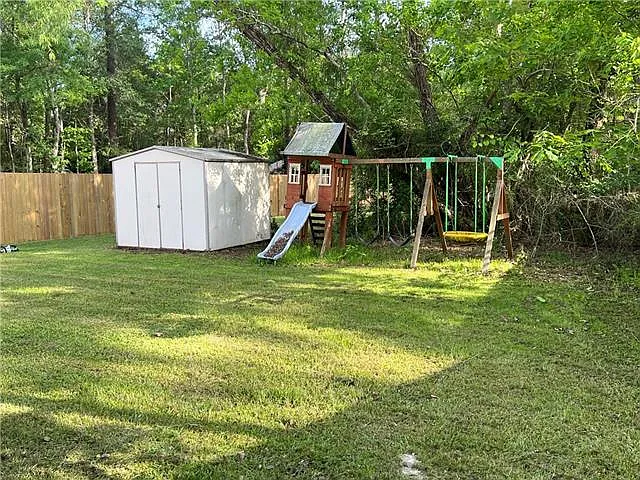 138 Poe St — Photo 3