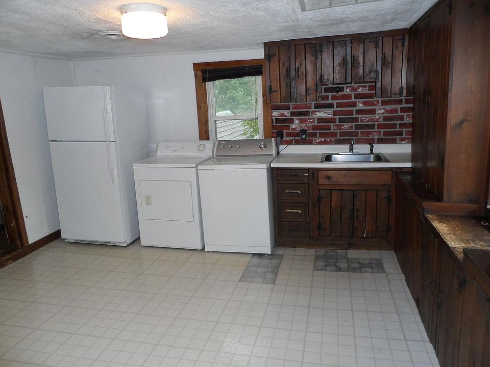 2nd image of 130 Park St APT 4