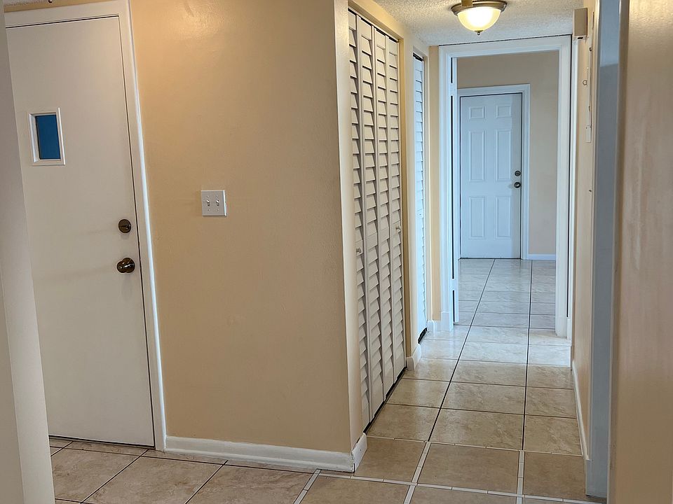 1st image of 104 SE 10th St #101