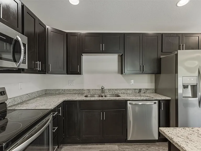 8007 Royal Ct — Photo 15