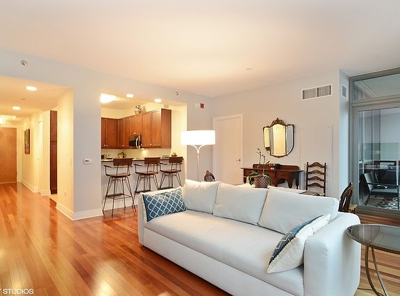 4th image of 600 N Lake Shore Dr APT 1007