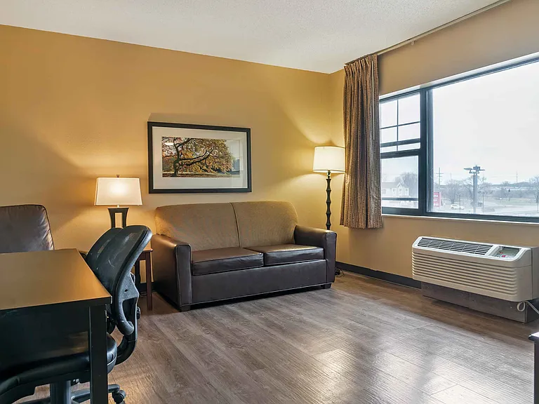 Deluxe Studio - 1 King Bed