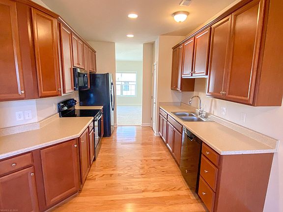3rd image of 225 Phoenix Blvd NW