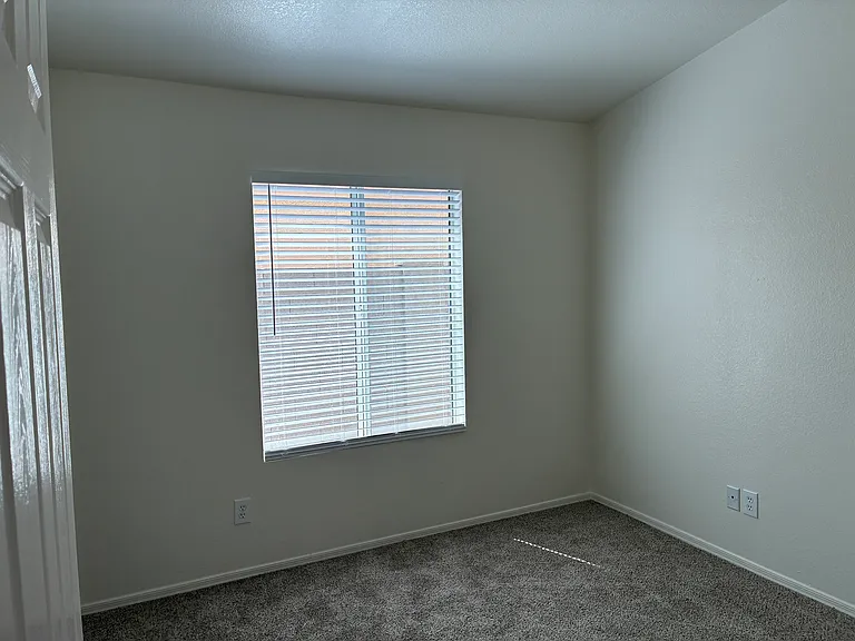 10422 W Windsor Blvd — Photo 33