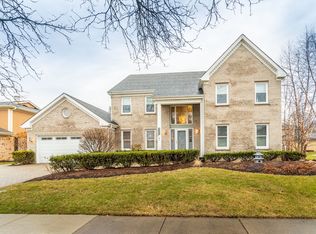 2761 E Woodbury Dr, Arlington Heights, IL 60004