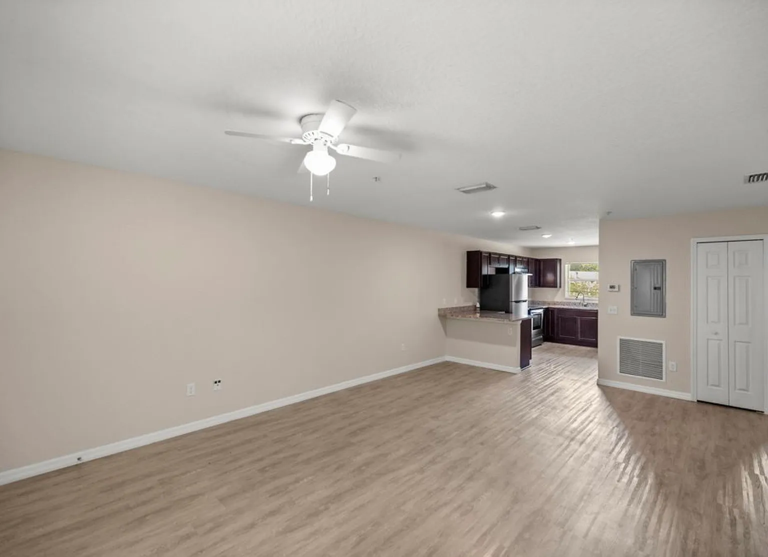2 bed, 976 sqft, $1,400 — Photo 3