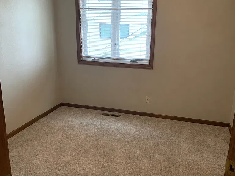 V Cir — Photo 10