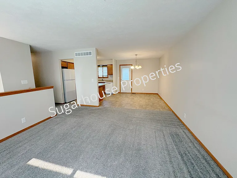 1721 SW 27th St — Photo 3