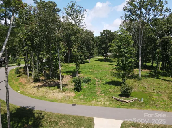 105 Annabelle Linn Dr, Fairview, NC 28730