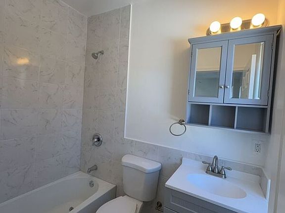 4th image of 730 N Main St #4