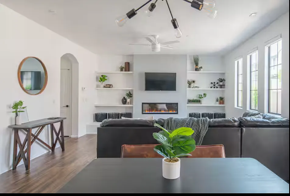 4 bed, 2.5 bath, 2092 sqft, $3,800 — Photo 4