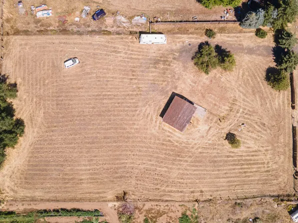 2936 Debbie Dr, Klamath Falls, OR 97601