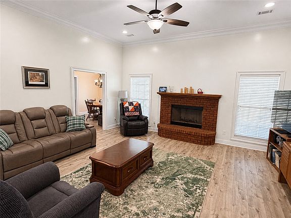 3rd image of 1708 Solamere Ct