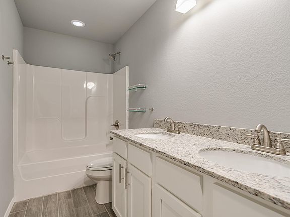 5th image of 1303 N Gregg Ave