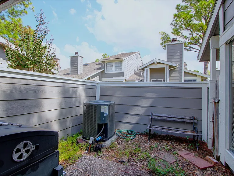 12220 Coppertree Ln — Photo 14