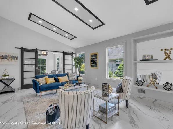 17 Ivy Hill Road, Lakewood, NJ 08701