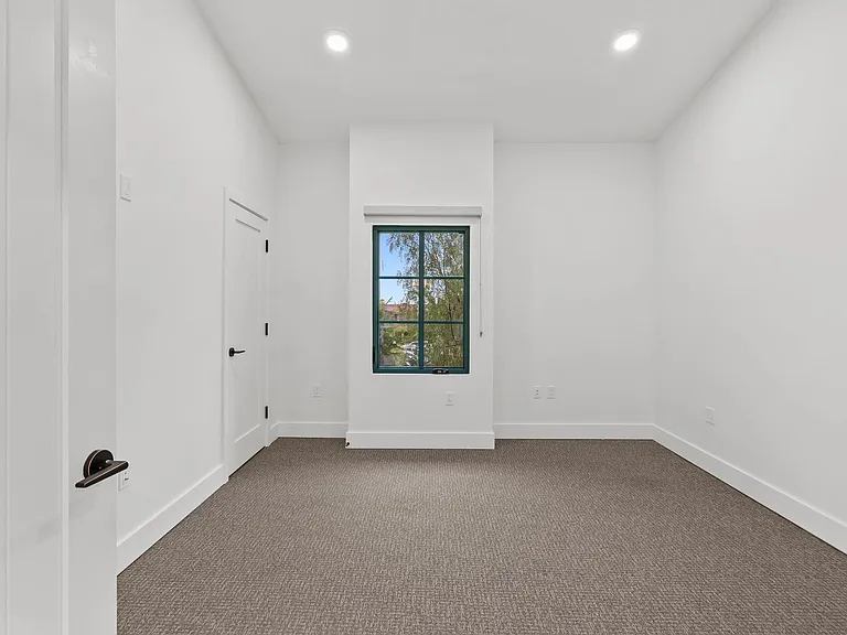 800 Santa Barbara St — Photo 10