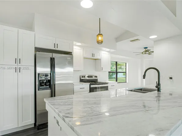 2935 SW 1st Pl, Cape Coral, FL 33914