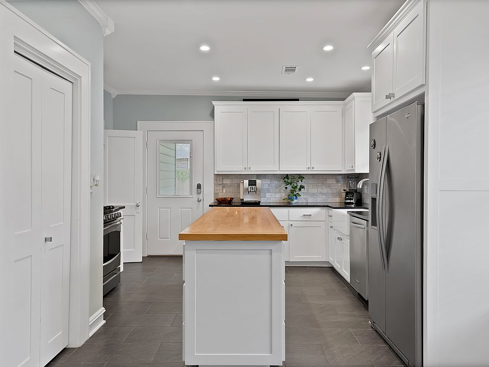 1st image of 2305 W Rosedale St S