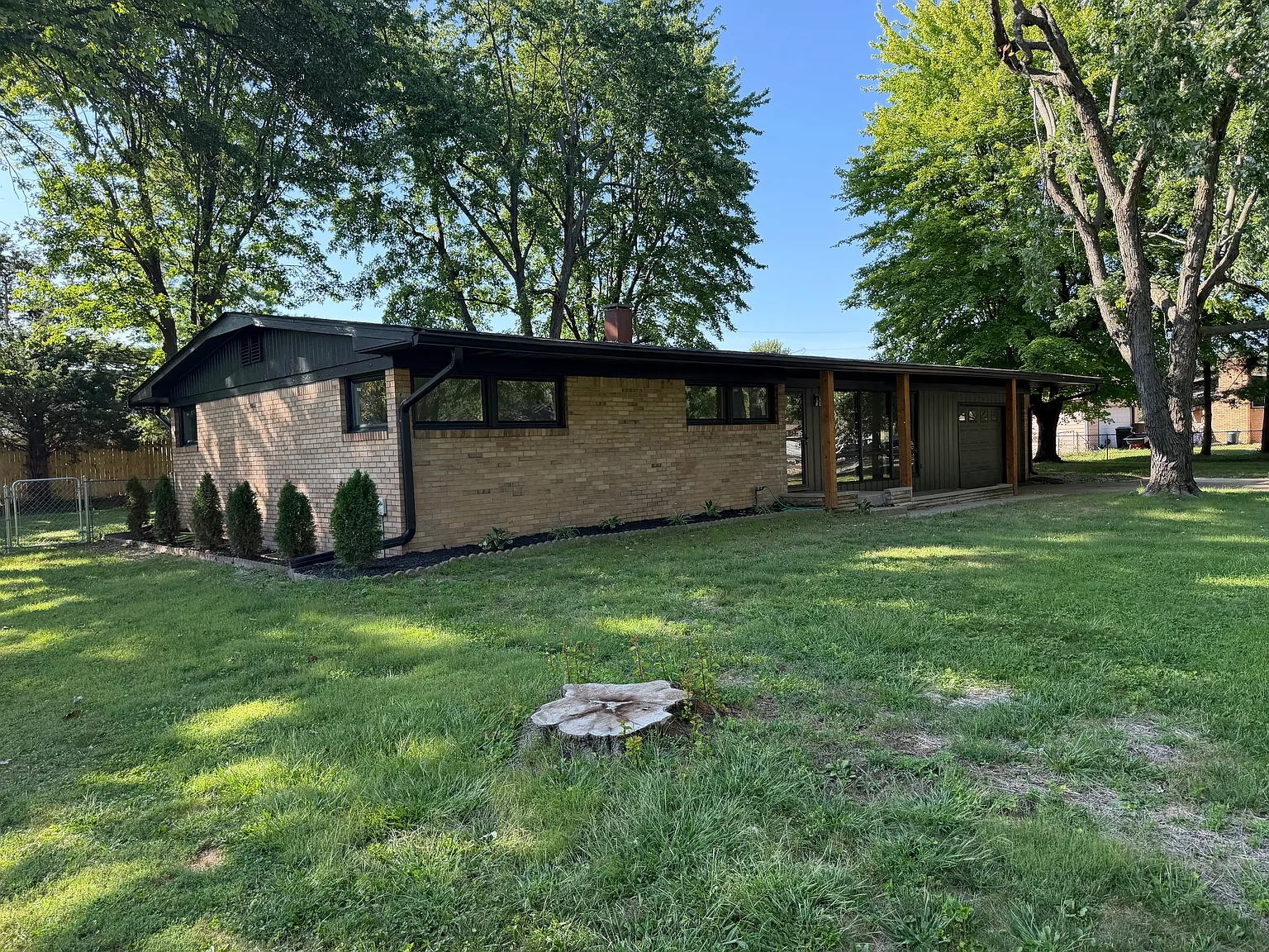 3 bed, 2408 sqft, $2,000 — Photo 3