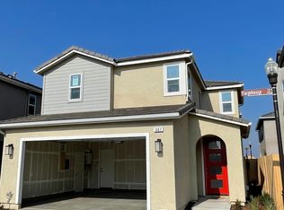 467 Farmhouse Ln, Clovis, CA 93619