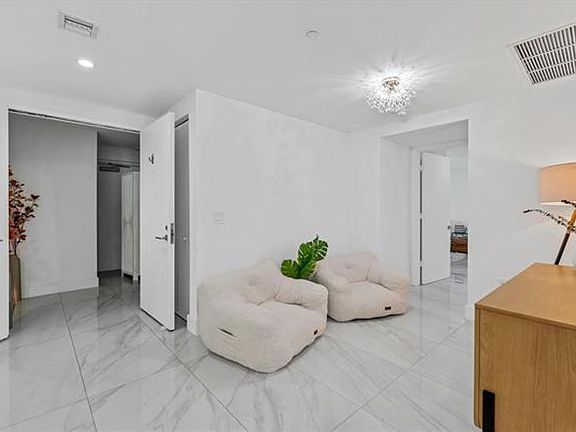 2nd image of 650 NE 32nd St #4501