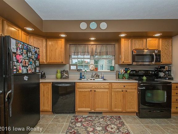 3rd image of 401 Harrison Ln
