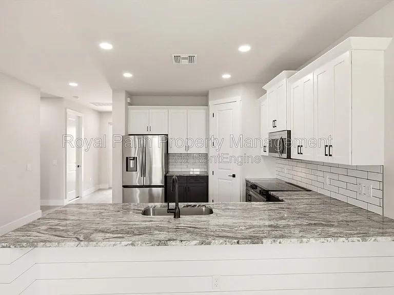 3750 NE 13th Ave — Photo 12