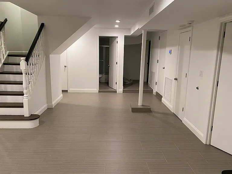 714 Hampton Ave — Photo 17