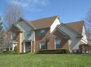 39710 Foxway Ct, Northville, MI 48167