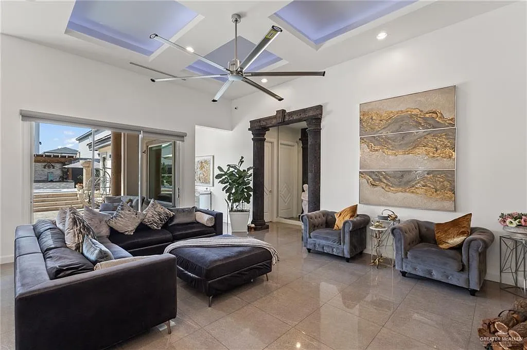 4 bed, 4.5 bath, 2244 sqft, $3,800 — Photo 4