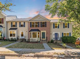 14707 Stream Pond Dr, Centreville, VA 20120