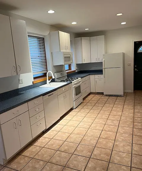 1404 N Bosworth Ave #1 — Photo 4