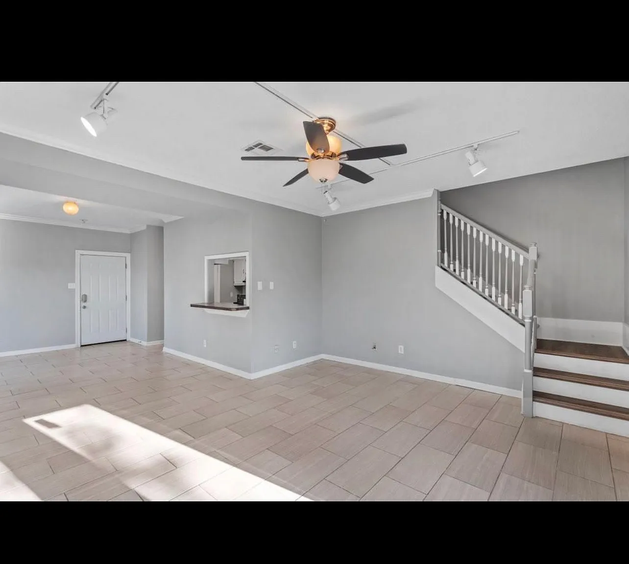 2 bed, 1.5 bath, 1370 sqft, $1,400 — Photo 2